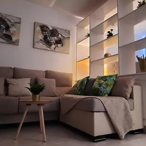 edwards-house-tenerife-small-flat-in-adeje-town.in-canary-islands.com/